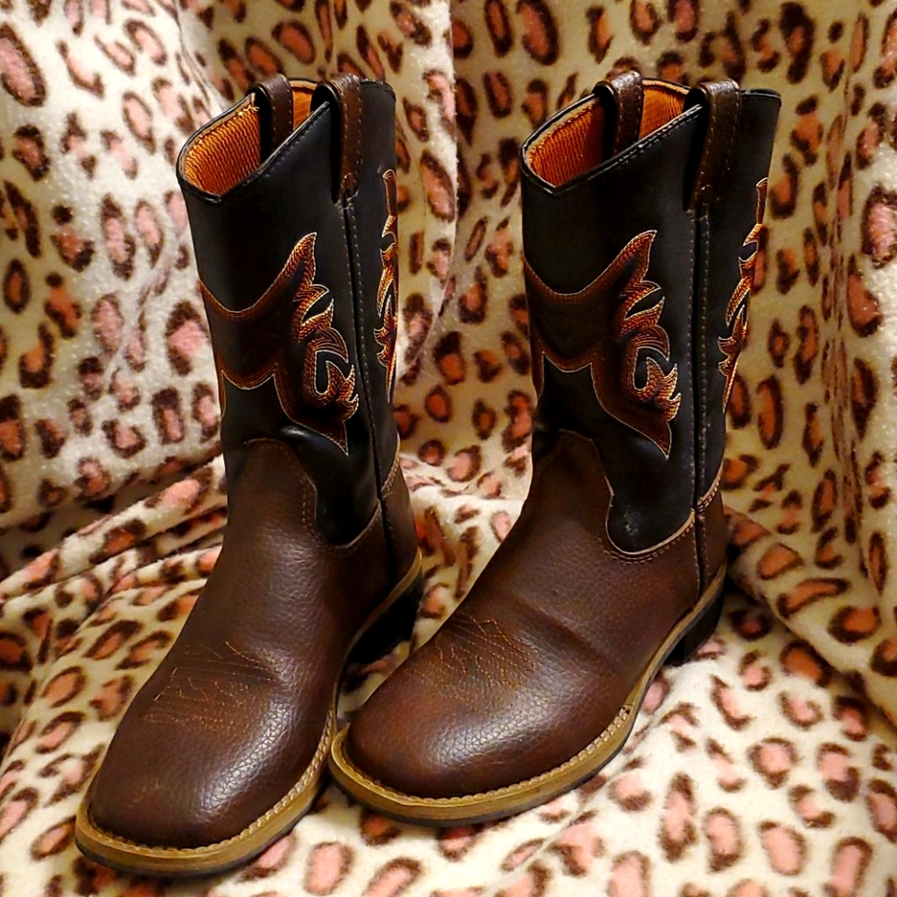 Brown cowgirl boots